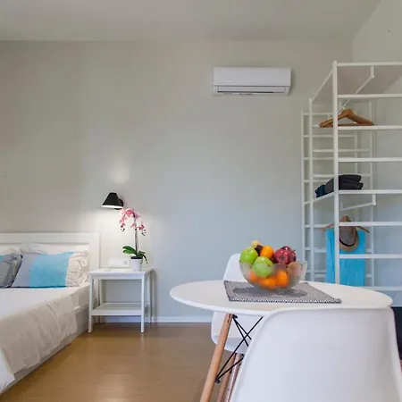 Apartment Bay *