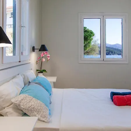 Bay Apartment