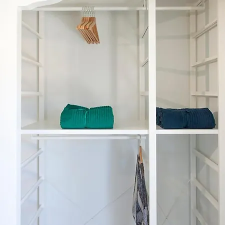 Apartment Bay *