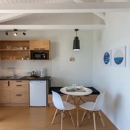Apartment Bay *
