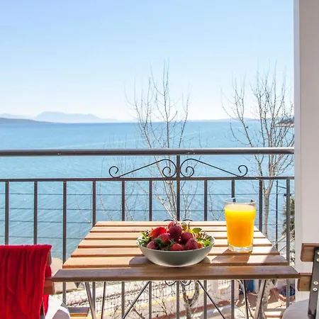 Apartment Bay *