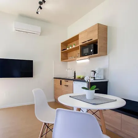 Apartment Bay *