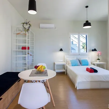 Bay Apartment *