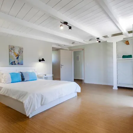 Apartment Bay *